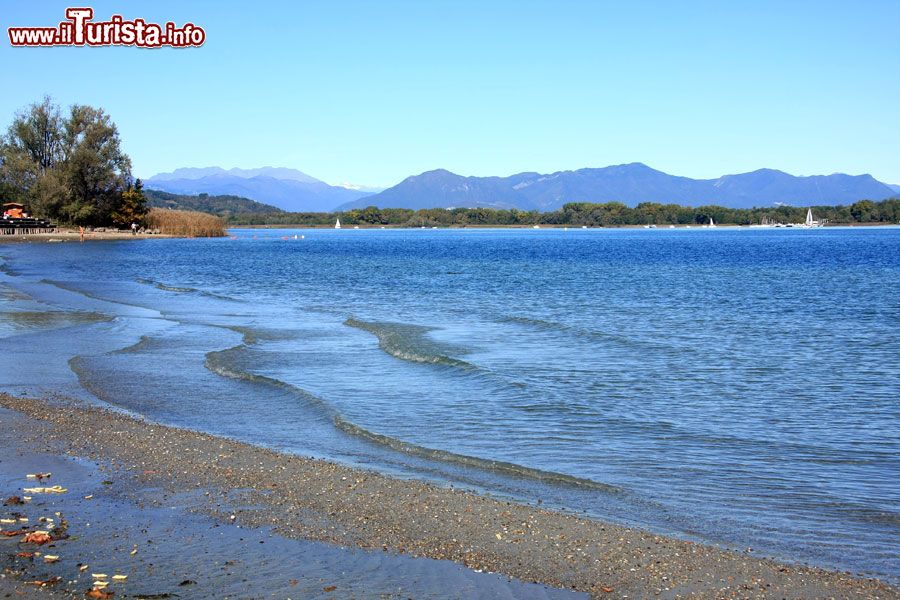 Immagine Dormelletto: la spiaggia sul Lago Maggiore (Piemonte) - © Alessandro Vecchi - CC BY-SA 3.0, Wikipedia