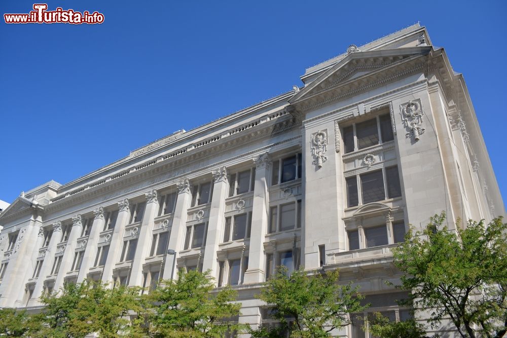 Immagine Douglas County Courthouse nel centro di Omaha, Nebraska (USA): costruito nel 1912, questo elegante edificio è stato inserito nel Registro dei Luoghi Storici Nazionali nel 1979.