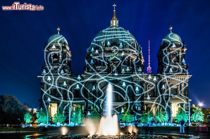 Immagine Il duomo di Berlino llluminato durante il Festival delle Luci - © View Apart / Shutterstock.com