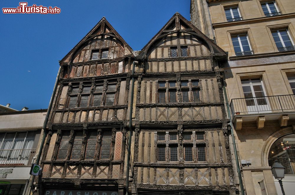 Immagine Edifici a graticcio in strada San Pietro a Caen, Bassa Normandia, Francia.