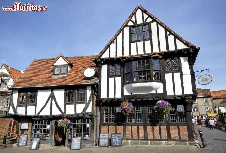Immagine Edifici a graticcio nel centro storico di York, città di circa 200.000 abitanti nella contea del North Yorkshire, Inghilterra - foto © Alastair Wallace / Shutterstock