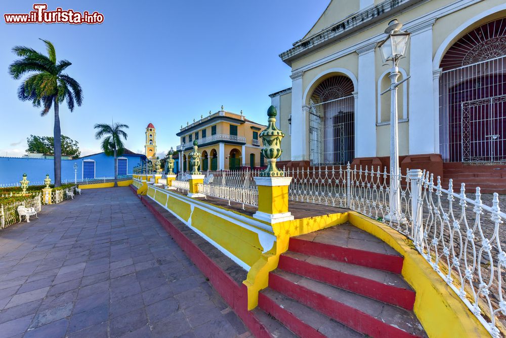 Immagine Edifici affacciati su Plaza Mayor nel centro di Trinidad, Cuba. Fondata all'inizio del XVI° secolo, dal 1988 questa cittadina cubana fa parte dei patrimoni mondiali dell'Unesco.