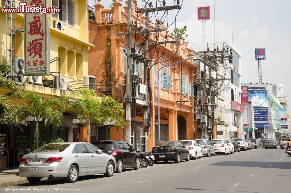 Immagine Edifici colorati nel centro storico di Songkhla, Thailandia - © Anirut Thailand / Shutterstock.com
