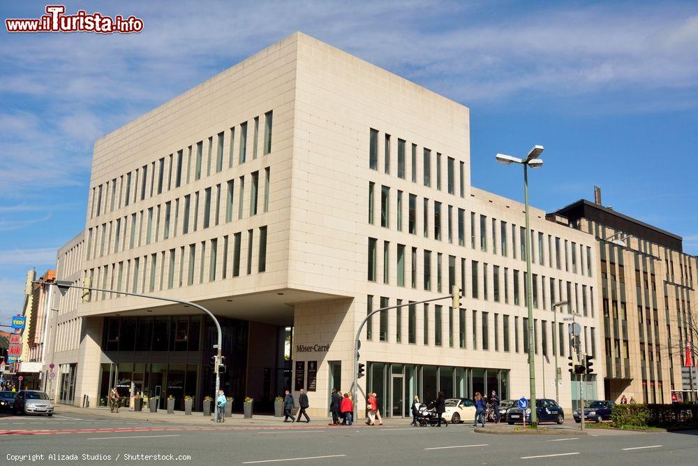 Immagine Edifici commerciali in una strada del centro di Osnabruck, Germania - © Alizada Studios / Shutterstock.com