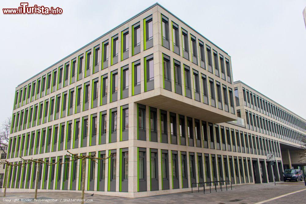 Immagine Edifici della IHK & GfI, Information Processing GmbH, Phoenix Lake, Dortmund, Germania - © Binder Medienagentur / Shutterstock.com