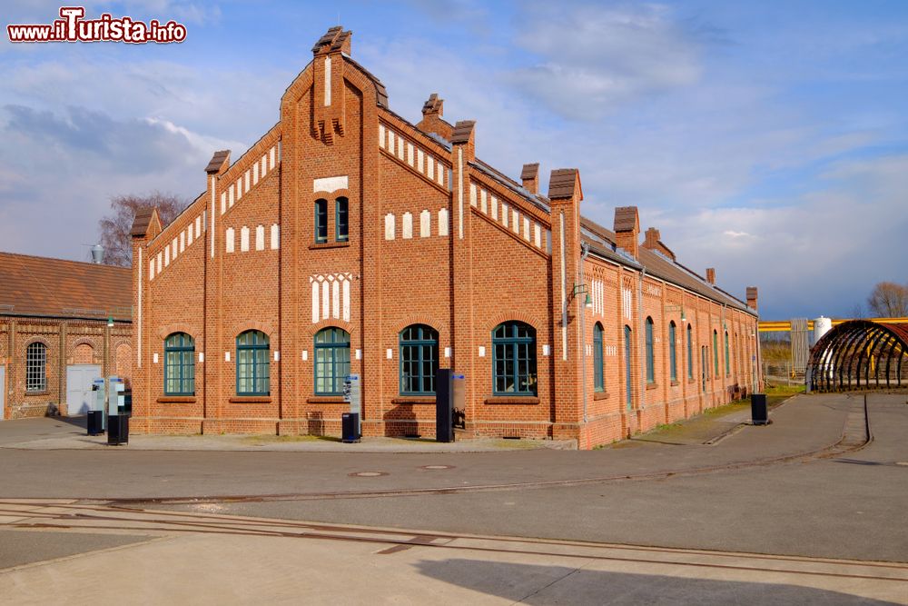 Immagine Edifici in mattoni in una miniera di carbone chiusa a Dortmund, Germania.  