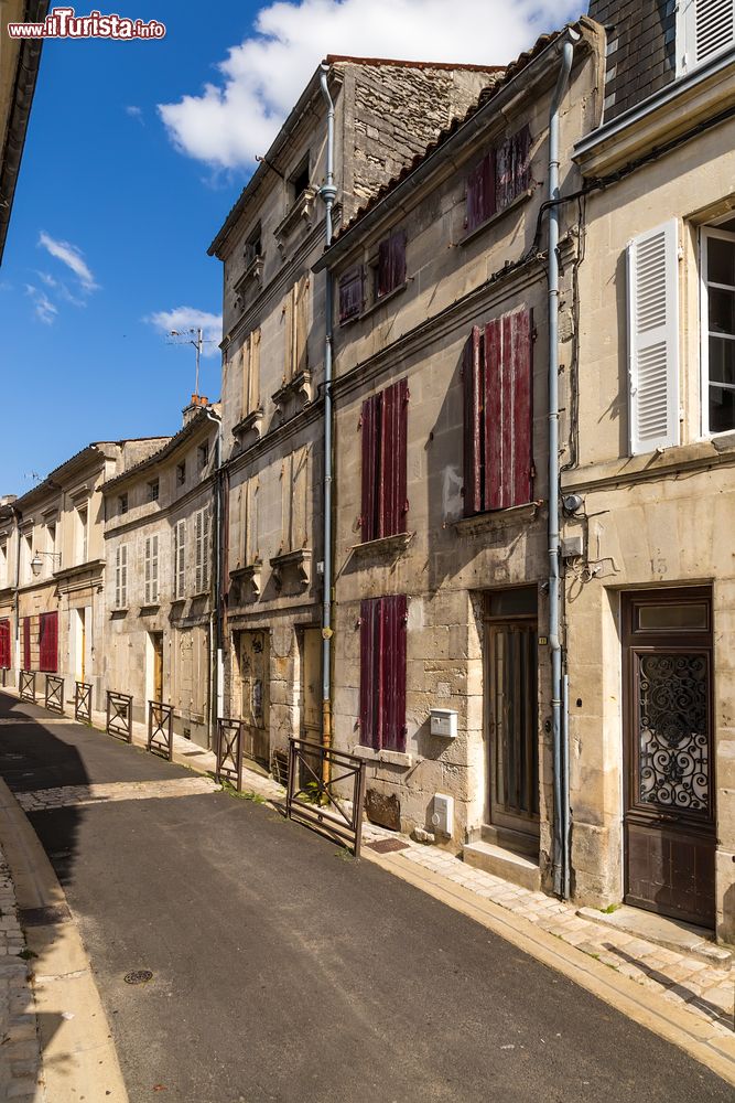 Immagine Edifici medievali nel cuore di Cognac, cittadina del dipartimento della Charente (Francia).