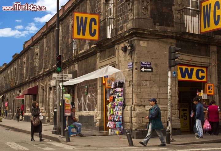 Immagine Un edificio storico del centro di Città del Messico, nel Distrito Federal messicano. Alcuni palazzi del centro risalgono all'epoca coloniale - foto © Charles Harker / Shutterstock.com