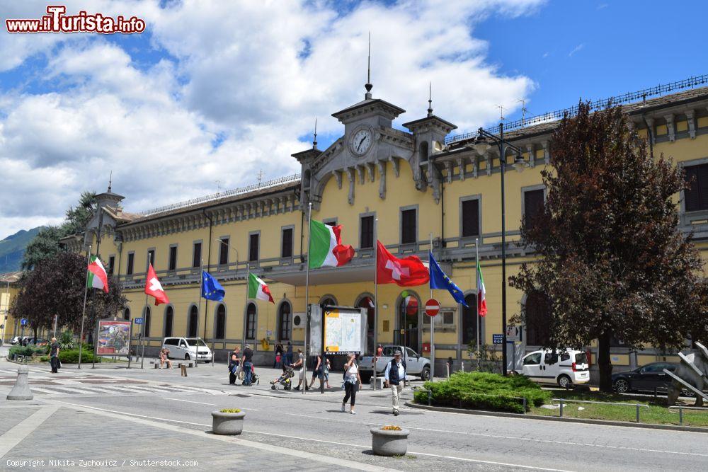 Immagine L'edificio che ospita la stazione ferroviaria di Domodossola, provincia di Verbano-Cusio-Ossola (Piemonte)  - © Nikita Zychowicz / Shutterstock.com