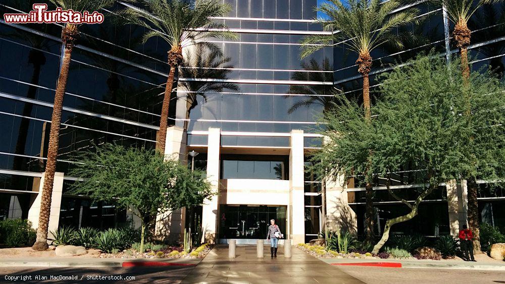 Immagine Edificio della Lincoln Property Company Business nella 32nd Street di Phoenix, Arizona - © Alan MacDonald / Shutterstock.com
