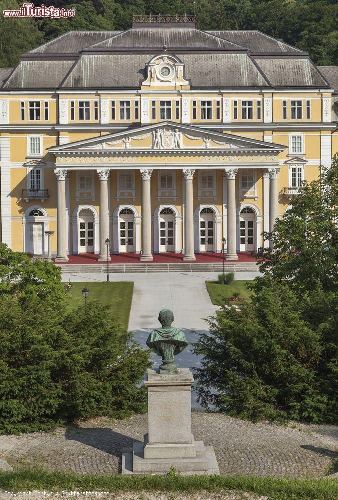 Immagine L'Edificio delle terme, giardino e statua del Conte Attems a Rogaska Slatina In Slovenia - © Cortyn / Shutterstock.com