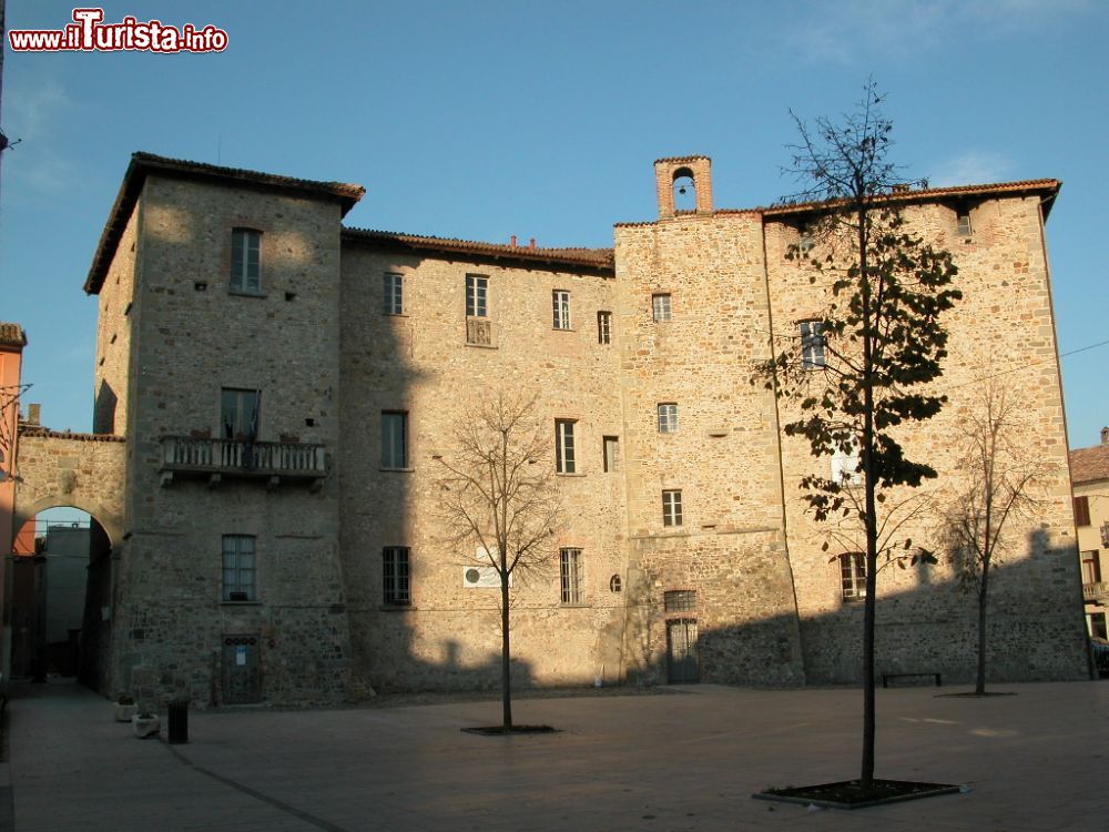 Immagine Edificio in sasso e arco nel centro storico di Pianello Val Tidone - © Dani4P, CC BY-SA 3.0, Wikipedia