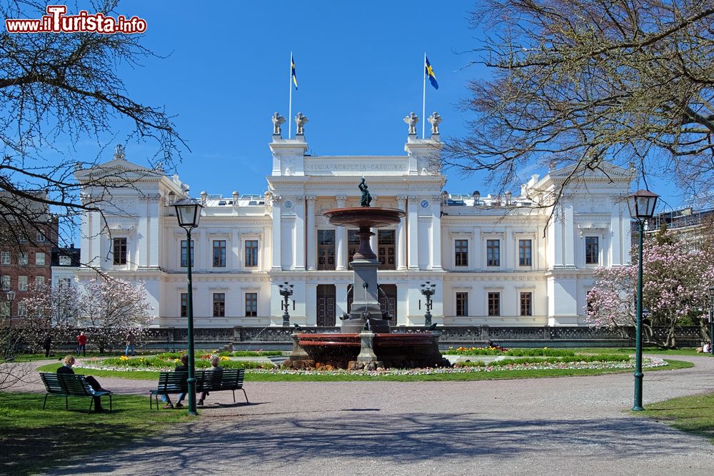 Immagine L'edificio principale dell'Università di Lund in una giornata di primavera, Svezia.