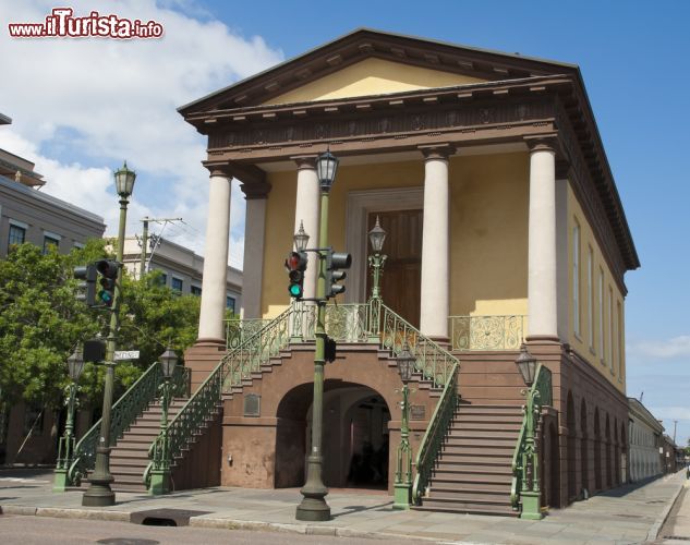 Immagine L'edificio storico della Market Hall, nel complesso del Charleston City Market, fondato nel 1807nella città costiera del South Carolina - foto © Denton Rumsey / Shutterstock.com