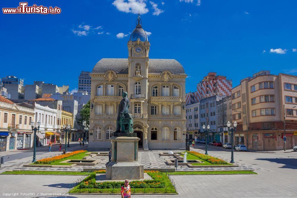 Immagine L'edificio storico di Paco da Libertade a Curitiba, Brasile. Situato nel centro della città, venne costruito nel 1916 e poi ricostruito e inaugurato nuovamente nel 2009 - © Fotos593 / Shutterstock.com