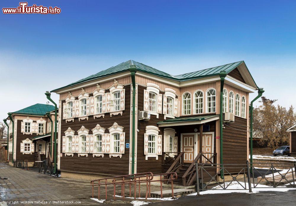 Immagine Un edificio storico nella città di Irkutsk, Russia - © volkova natalia / Shutterstock.com