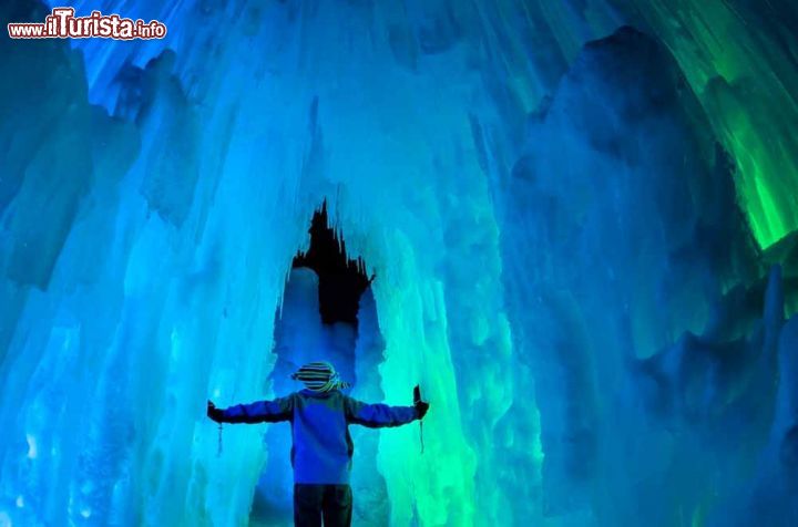 Immagine Edmonton Ice Castle i castelli di ghiaccio più famosi del Canada