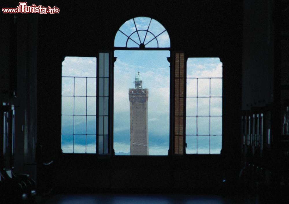 Immagine L'effetto cannocchiale a Bologna al Monastero di San Michele in Bosco - © Dimitri1950, CC BY-SA 4.0, Wikipedia