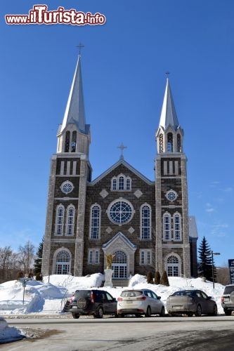 Immagine Église de Baie-Saint-Paul: l'Église de Saint-Pierre et Saint-Paul, costruita nel 1714, è la principale chiesa della cittadina di Baie-Saint-Paul e si trova all'estremità meridionale di Rue St.Jean Baptiste.