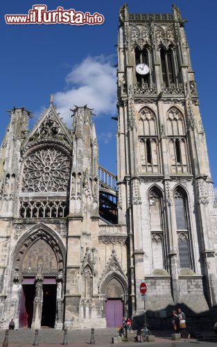 Immagine Facciata gotica della Cattedrale di Dieppe, dedicata a San Giacomo, e punto di inizo di uno dei cammini per Santiago.