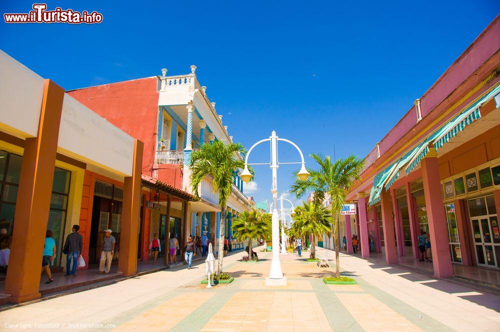 Immagine El Boulevard è la strada principla edel centro storico di Ciego de Avila (Cuba). La strada ha subìto un'opera di restauro e pedonalizzazione alcuni anni fa - © Fotos593 / Shutterstock.com