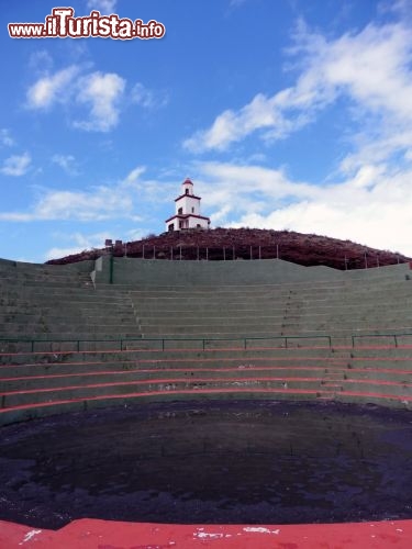 Immagine Lo sport più diffuso delle isole è la lucha canaria, un incrocio tra lotta greco romana e sumo. Qui l'impianto all'aperto del comune di La Frontera.