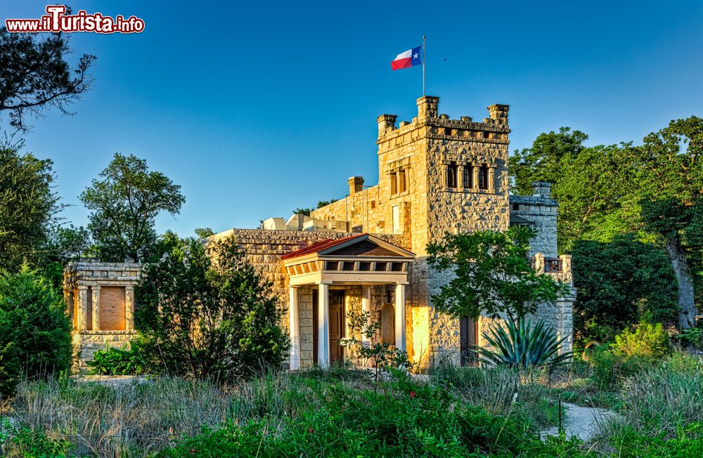 Immagine L'elegante edificio che ospita il museo dedicato all'artista Elisabet Ney a Austin, Texas (USA).