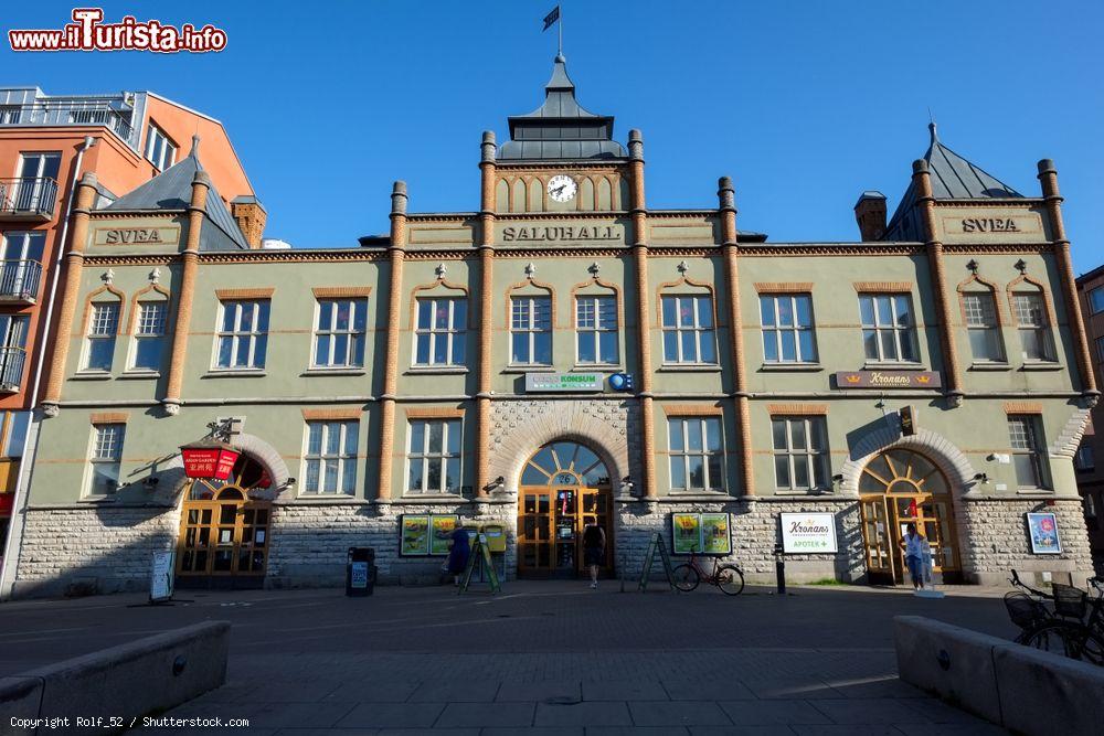 Immagine L'elegante edificio del Saluhall a Norrkoping, Svezia. Venne costruito nel 1899 su disegno dell'architetto Werner Nothun - © Rolf_52 / Shutterstock.com