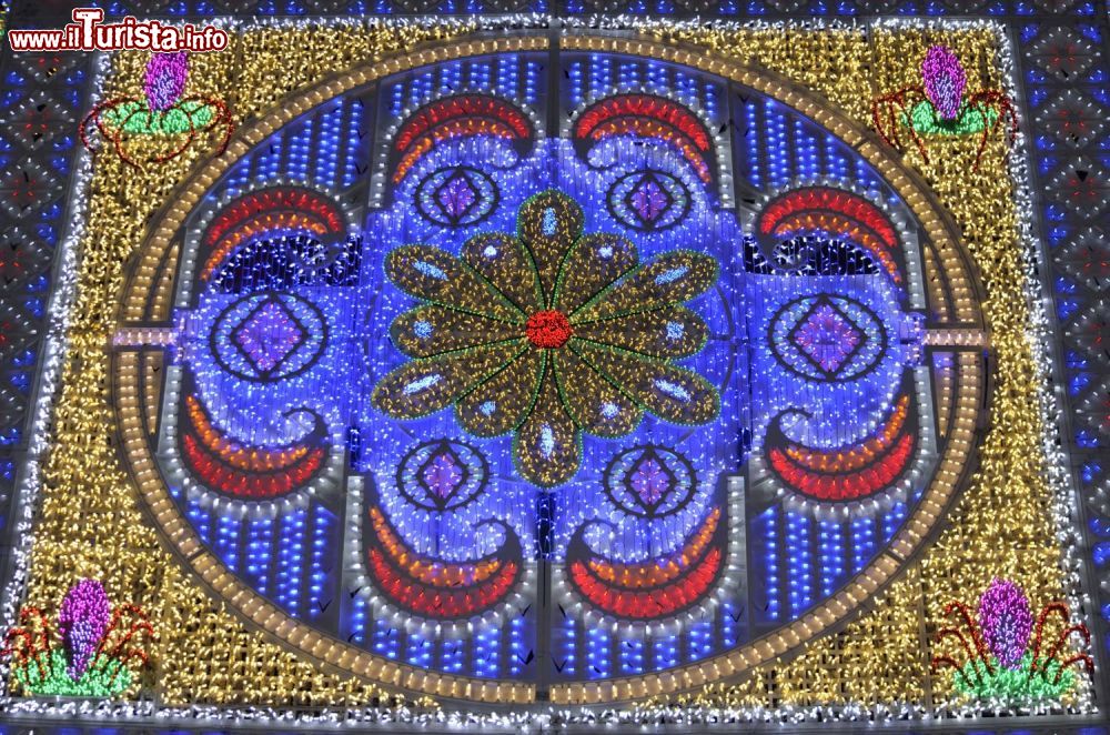 Immagine Elemento arena, una delle magiche luminarie di Scorrano in Puglia.