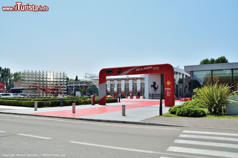 Immagine Entrata del Museo Ferrari a Maranello, siamo in Provincia di modena, Emilia-Romagna. - © Monika Sakowska / Shutterstock.com