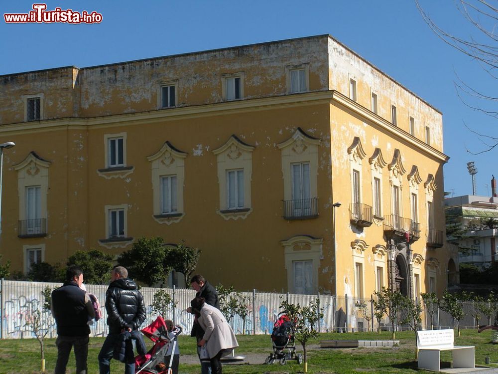 Immagine Villa Ruggiero a Ercolano sul Miglio dOro, una delle celebri Ville Vesuviane - © Dommaria - CC BY-SA 3.0, Wikipedia