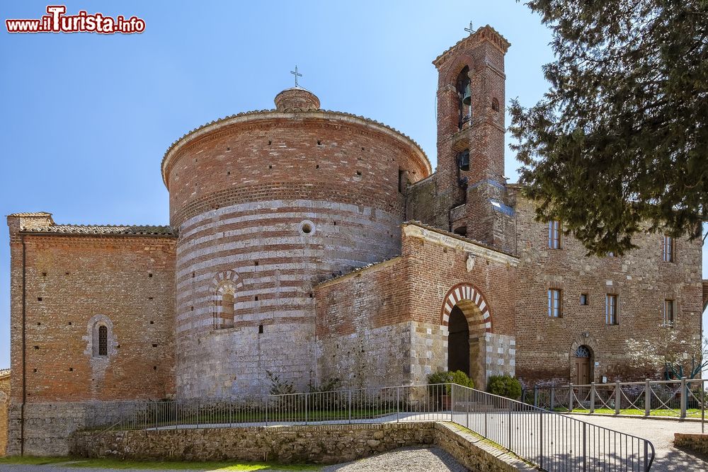 Immagine L'Eremo di Montesiepi a Chiusdino in Toscana