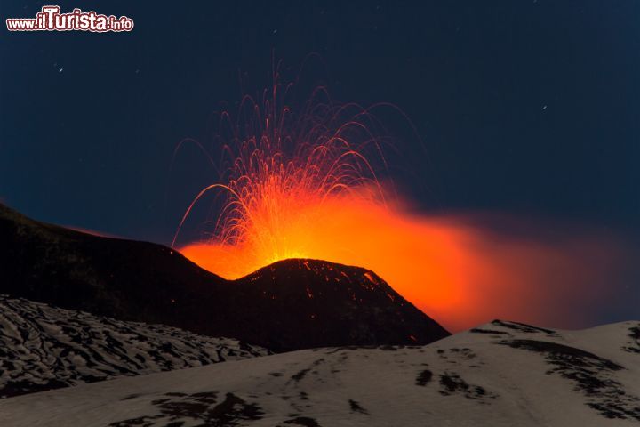 Immagine Eruzione sul monte Etna, fotografata durante una escursione partita da Nicolosi (Sicilia)