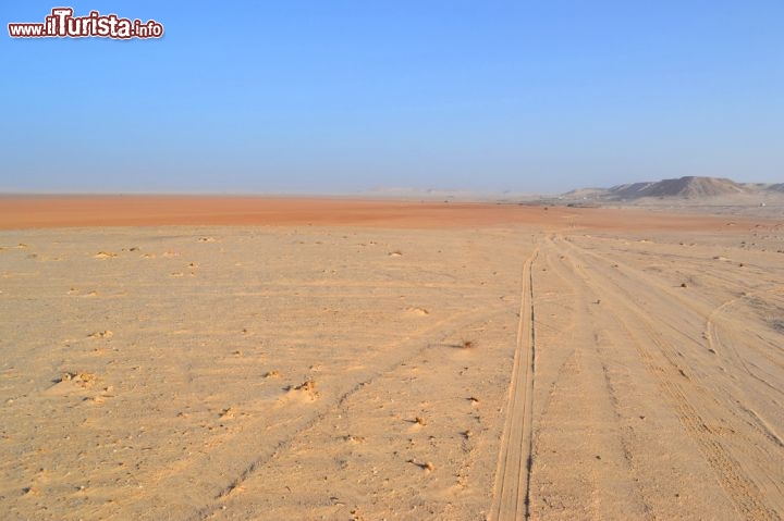 Immagine Escursione nel deserto, Dakhla: è sicuramente una delle cose più interessanti che si possano fare a Dakhla. Per muoversi occorre affidarsi a persone del luogo, esperte, che accompagnino i visitatori a bordo di un fuoristrada.