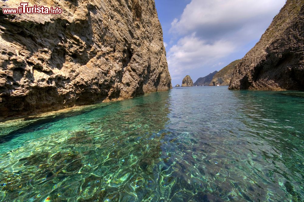 Immagine Escursione nel mare turchese di Palmarola nel Lazio