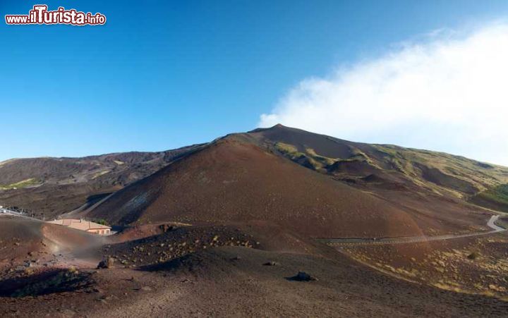 Immagine Escursione sull'Etna: il vulcano si raggiunge rapidamente da Nicolosi, conosciuta come la Porta dell'Etna