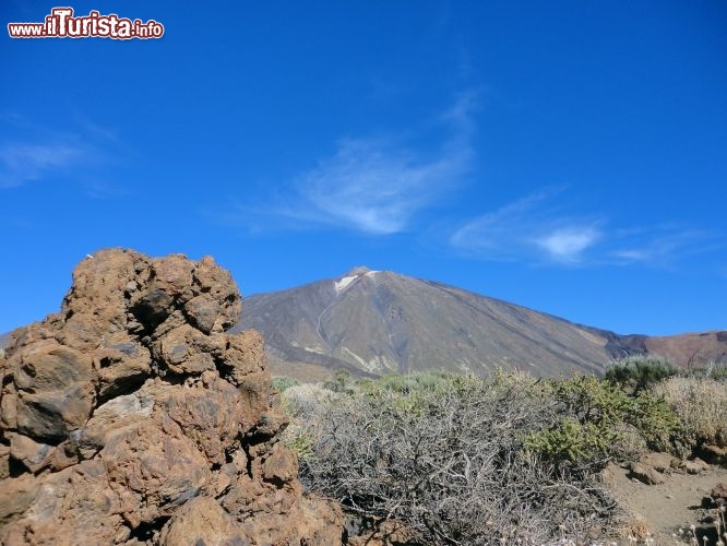 Immagine Scorcio dal Parco Nazionale del Teide, visitato ogni anno da oltre 5 milioni di turisti. Le escursioni nel parco sono un motivo più che valido per viaggiare sull'isola di Tenerife.