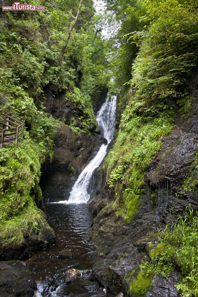 Immagine Ess-Na-Larach le cascate sul fiume Glenariff River in Irlanda del nord