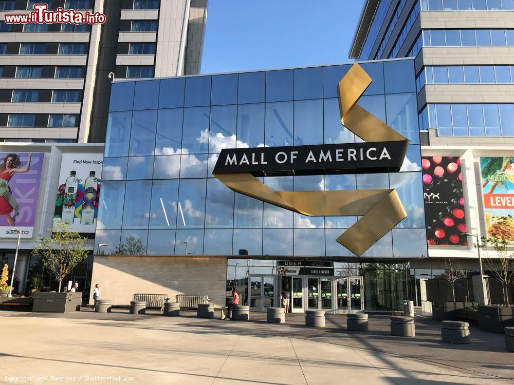 Immagine Esterno del centro commerciale Mall of America a Bloomington, Indiana - © Jeff Bukowski / Shutterstock.com