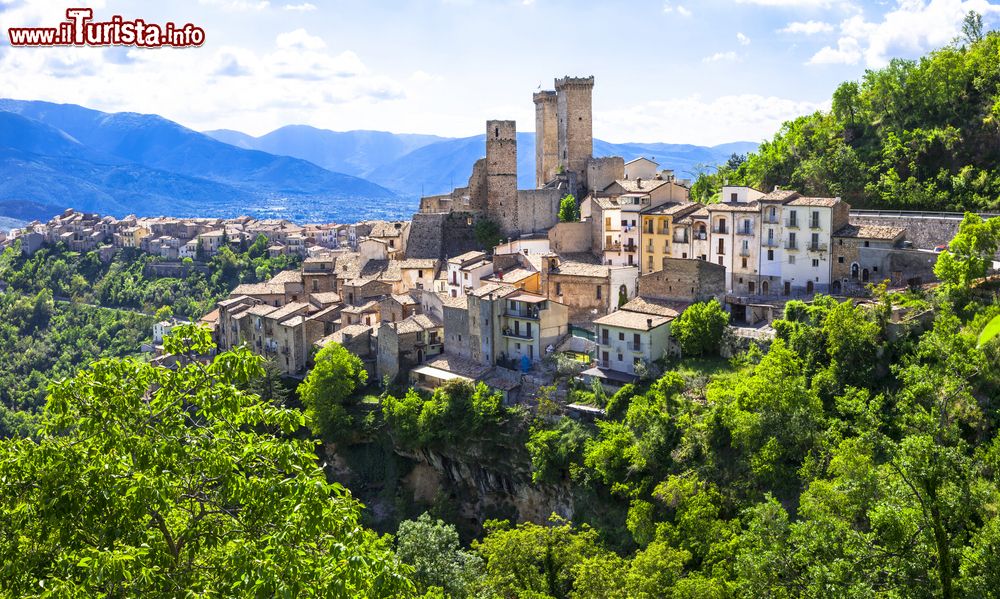 Immagine Pacentro: vista del borgo medievale abruzzese