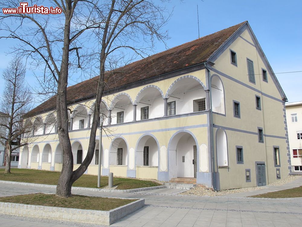 Immagine Ex Castello di  Batthyany a Stegersbach in Austria - © Ueb-at - CC BY-SA 3.0, Wikipedia