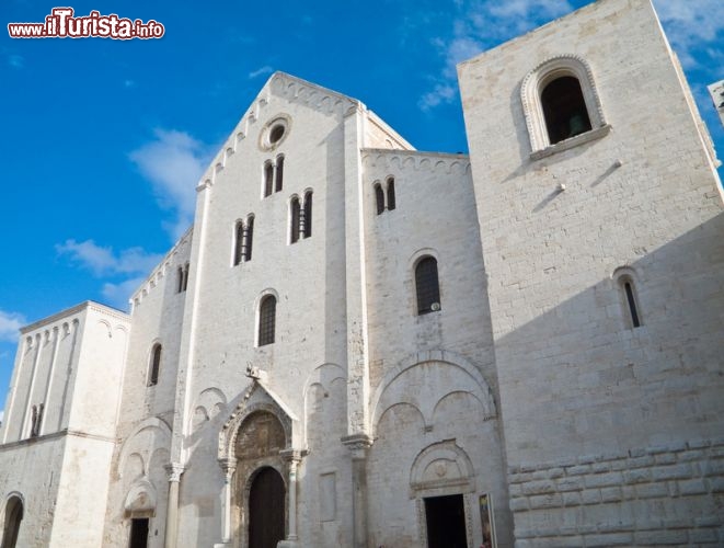 Immagine La basilica di San Nicola a Bari, Puglia. Fra i simboli di Bari, la basilica sorge nel cuore della vecchia città. Fu eretta tra il 1087 e il 1197 per accogliere le reliquie di San Nicola.