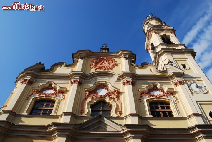 Immagine Facciata chiesa barocca a Crema in Lombardia - © Crisferra / Shutterstock.com