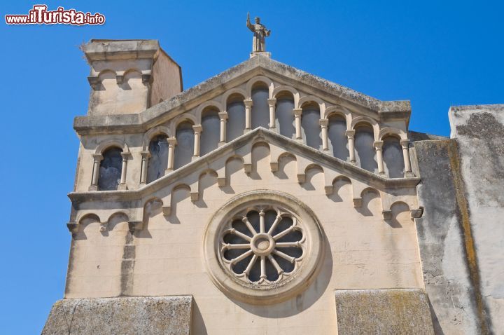 Immagine Facciata della Chiesa di San Francesco a Manfredonia - © Mi.Ti. / Shutterstock.com