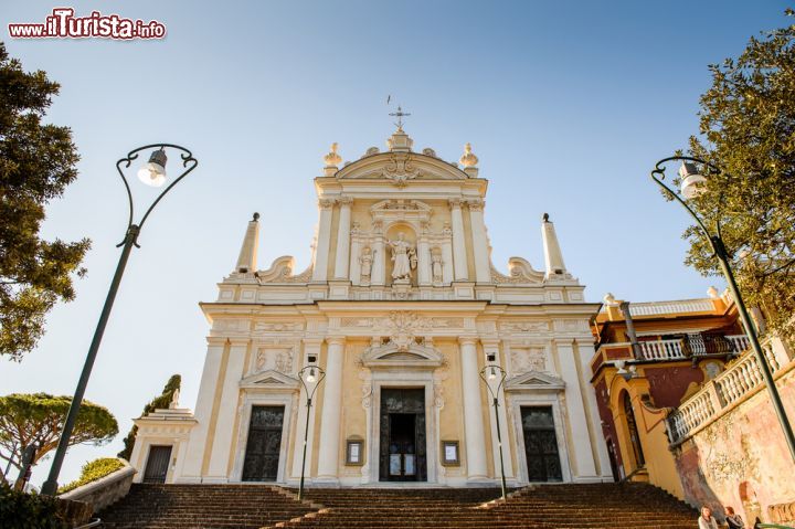 Immagine La facciata della chiesa di San Giacomo di Corte a Santa Margherita Ligure - © Anton_Ivanov / Shutterstock.com