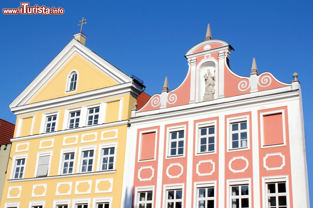 Immagine Facciata color pastello per gli edifici storici nel centro di Landshut, Germania.
