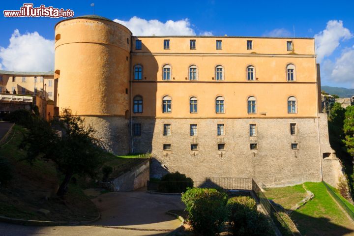 Immagine Facciata del Palazzo dei Governatori a Bastia, Corsica. Sino alla fine del XV° secolo fu residenza dei governatori genovesi per poi essere incluso nell'opera di fortificazione della cittadella.