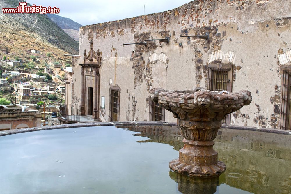 Immagine La facciata dell'Antigua Casa de la Moneda a Real de Catorce, San Luis Potosí (Messico), la vecchia zecca dove si batteva moneta. - © Antonio de Jesús Pérez  Cruz - Wikimedia Commons