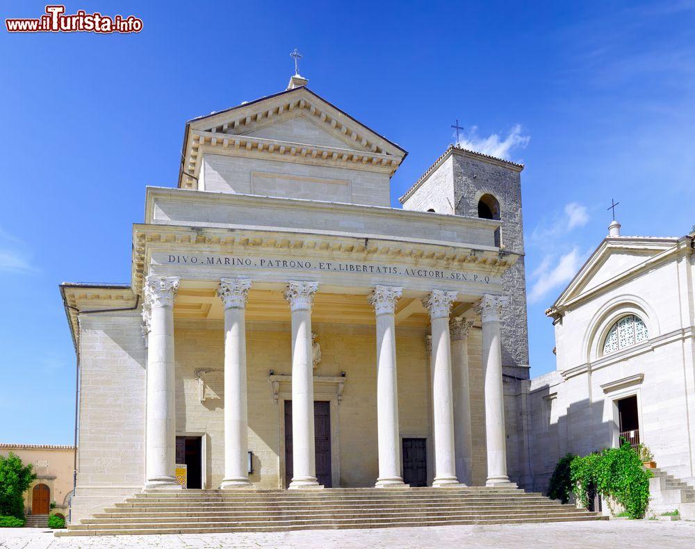 Immagine Facciata della basilica del Santo a San Marino. Progettata e costruita a partire dal 1826 dall'architetto bolognese Antonio Serra, questa basilica sorge sull'area dell'antica pieve cinquecentesca che fu demolita per lasciare spazio alla nuova - © Brian Kinney / Shutterstock.com