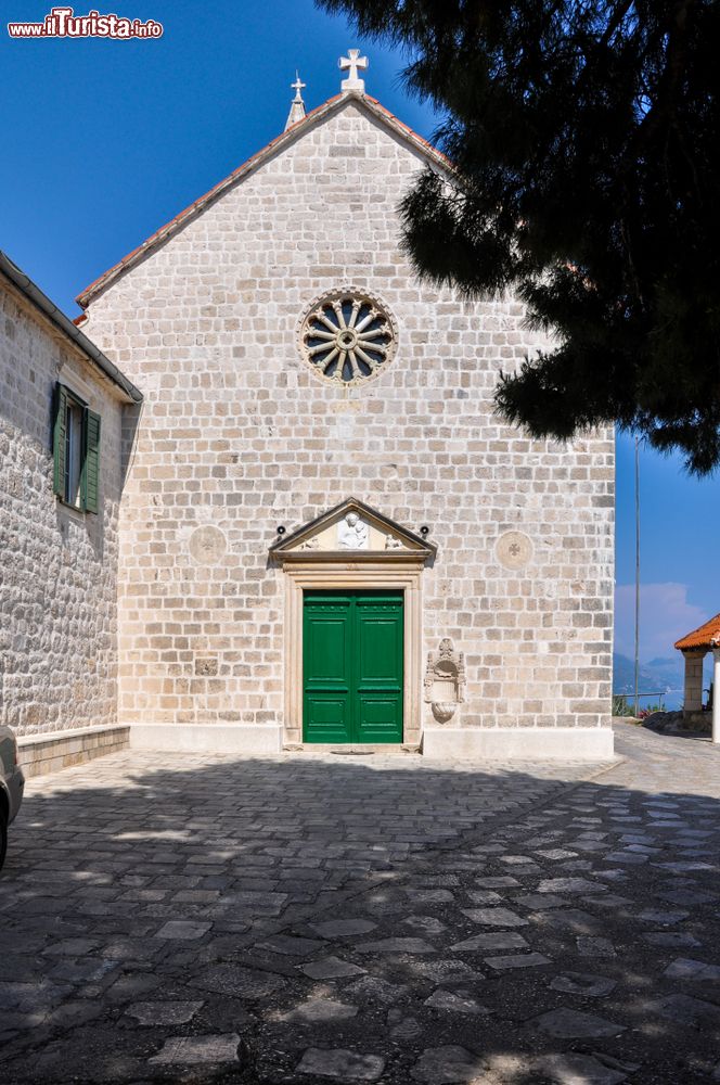 Immagine Facciata della chiesa al monastero di Nostra Signora degli Angeli a Orebic, Croazia.